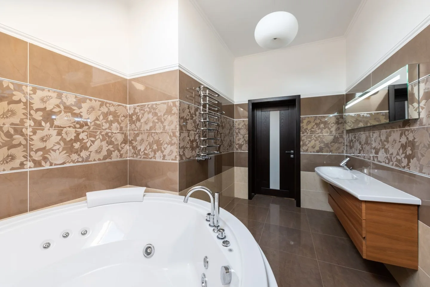 Tiled bathroom with a bathtub and vanity (stock photo)