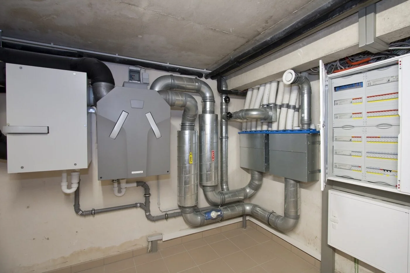 Domestic ventilation unit with ductwork