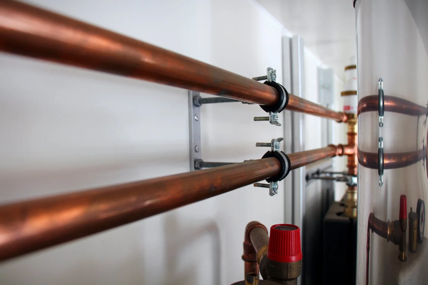 Copper distribution pipework with shut-off valves