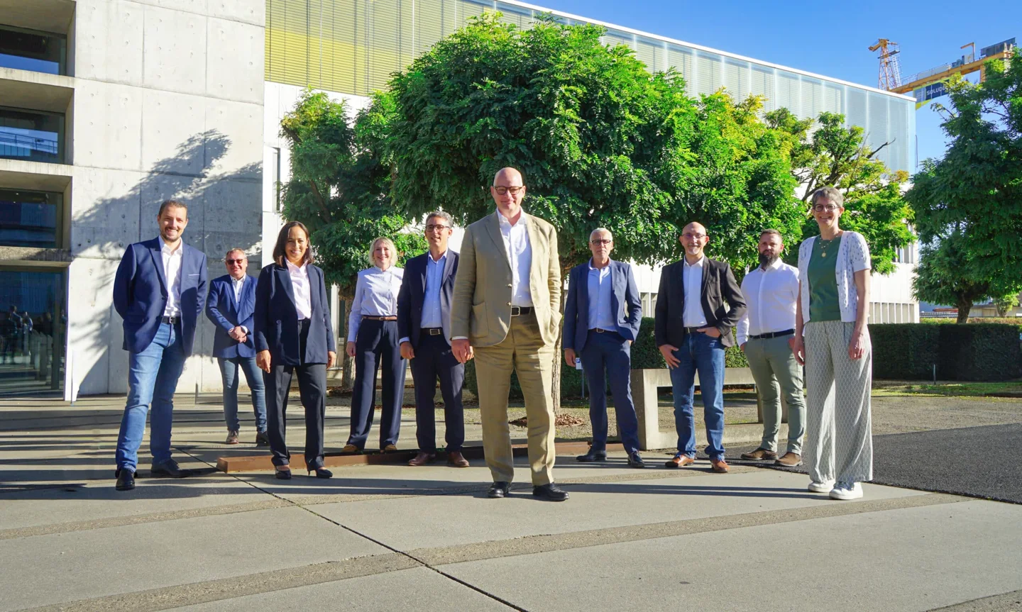 Mitarbeitende von Soludec im Betriebszentrum Niederkorn