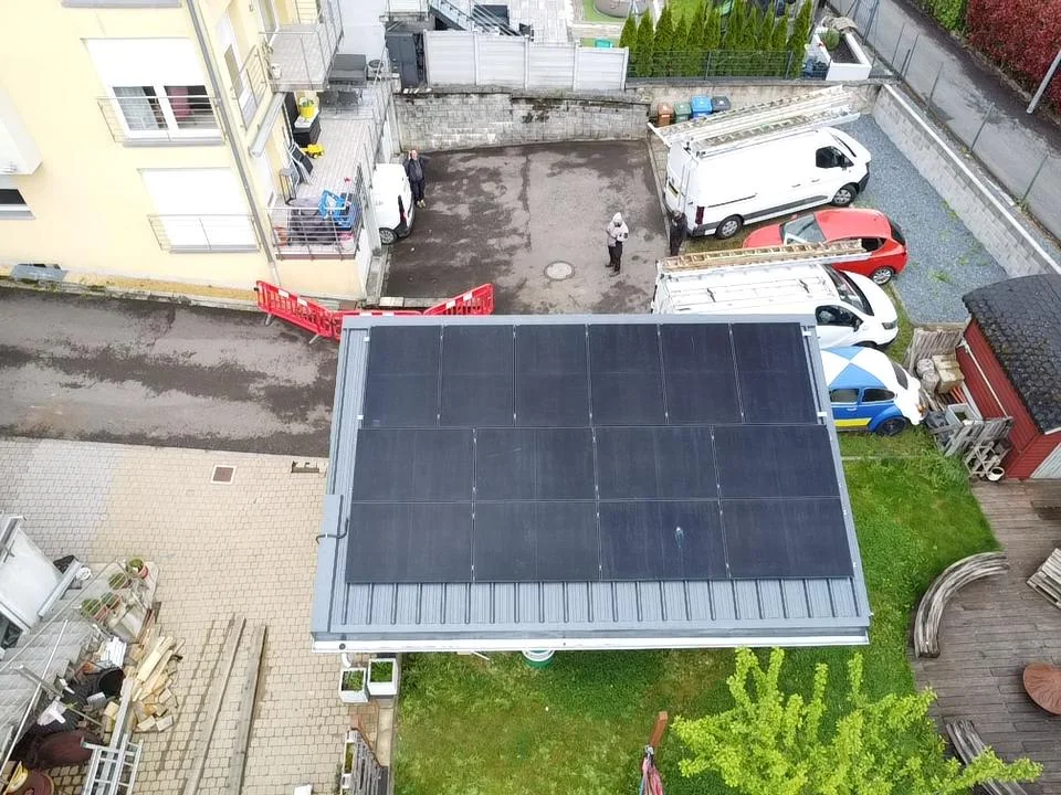 Flat-roof installation on a town house, aerial view