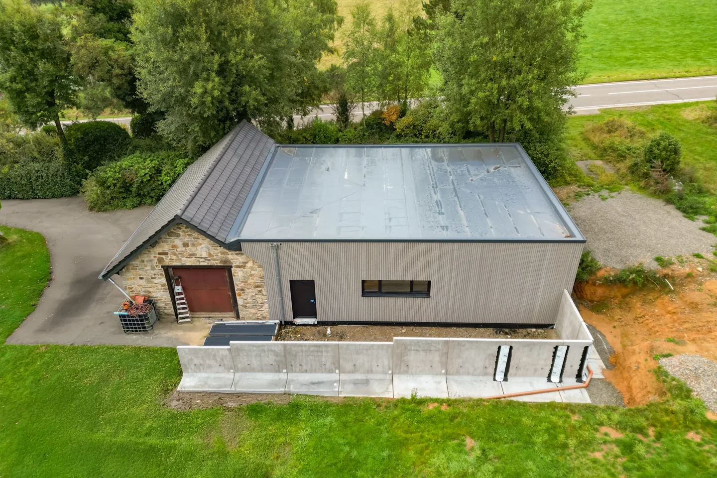 Hall extension in CLT with vertical timber cladding