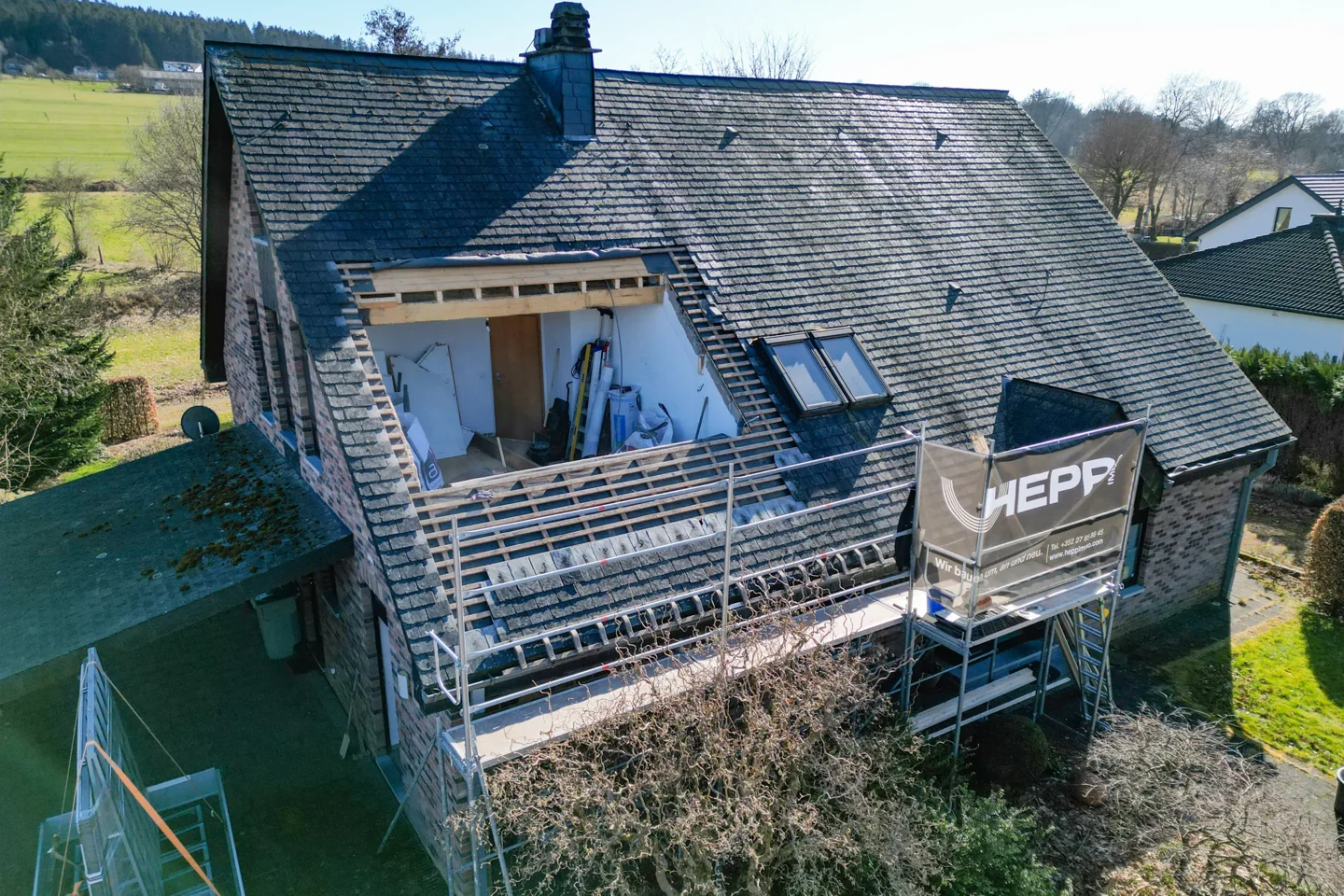New dormer with standing-seam cladding set into a slate roof
