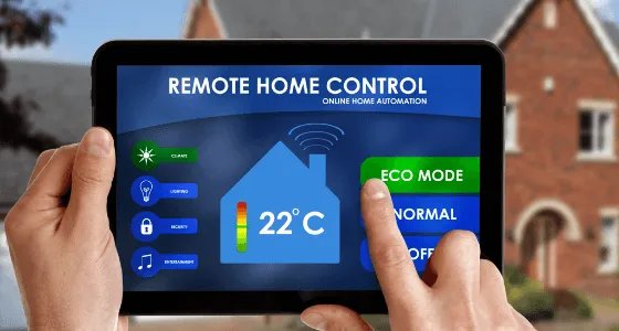 Tablet mat enger Interface fir d’Fernsteierung vun engem Haus.